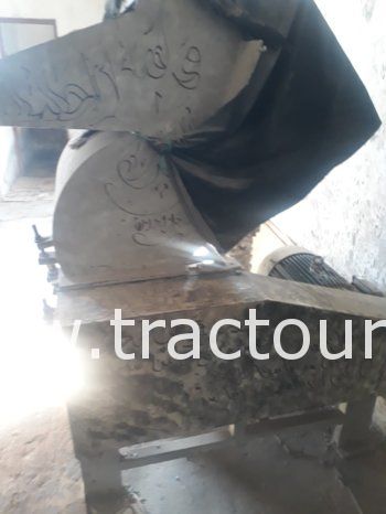 À vendre Broyeur à lames pour plastique 20 ch – 380 V – Capacité 350 kg/h complet