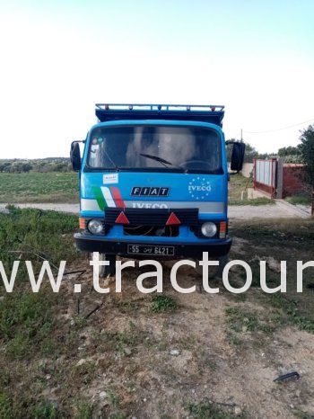 À vendre Camion plateau avec ridelles OM 40 complet