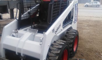 À vendre Chargeuse compacte avec godet Bobcat 753 complet