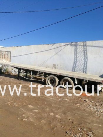 À vendre 2 Semi-remorques plateau sans ridelles 30 tonnes Sicame complet