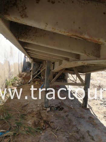 À vendre 2 Semi-remorques plateau sans ridelles 30 tonnes Sicame complet