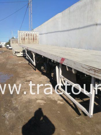 À vendre 2 Semi-remorques plateau sans ridelles 30 tonnes Sicame complet