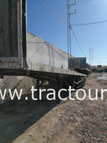 À vendre 2 Semi-remorques plateau sans ridelles 30 tonnes Sicame complet