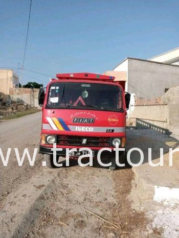 À vendre Camion plateau avec ridelles OM 40 complet