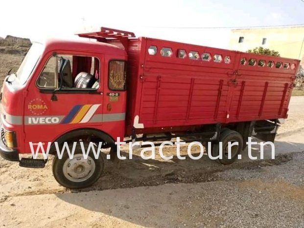 À vendre Camion plateau avec ridelles OM 40 complet