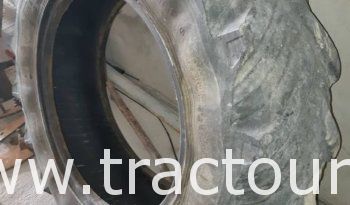 À vendre 2 pneus tracteur Taurus 12.4 R24 complet