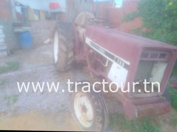 À vendre 2 Tracteurs International 384 un en marche et l’autre en panne mbayel complet