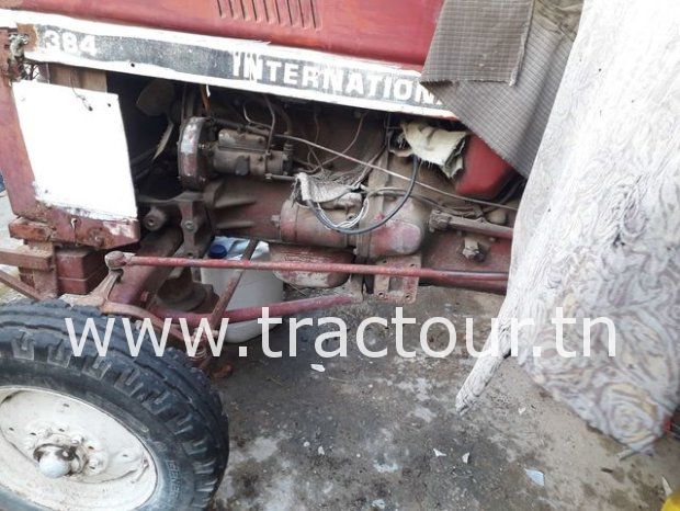 À vendre 2 Tracteurs International 384 un en marche et l’autre en panne mbayel complet