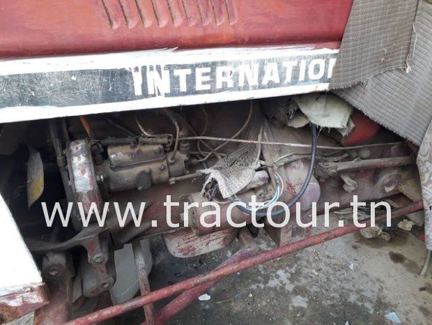 À vendre 2 Tracteurs International 384 un en marche et l’autre en panne mbayel complet