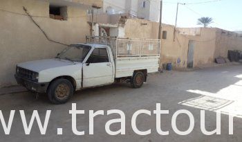 À vendre Camionnette 2 portes avec benne Isuzu KB 26 complet