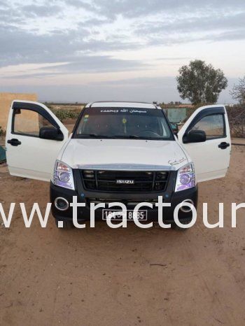 À vendre Camionnette 2 portes avec benne Isuzu DMax complet
