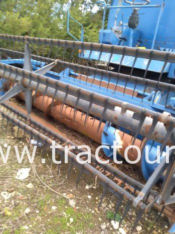 À vendre Moissonneuse batteuse Ford complet