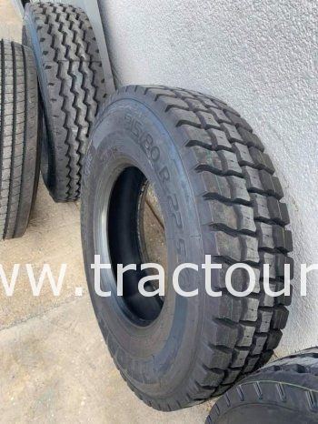 À vendre Pneus mixte chantier poids lourd TIGAR GROUPE MICHELIN Dimension 315/80R22.5 complet