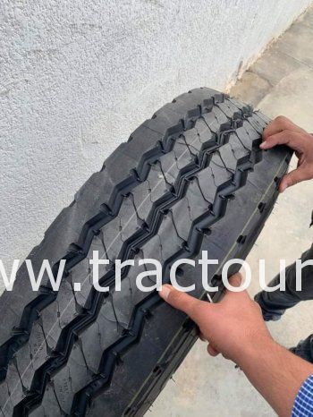 À vendre Pneus mixte chantier poids lourd TIGAR GROUPE MICHELIN Dimension 315/80R22.5 complet