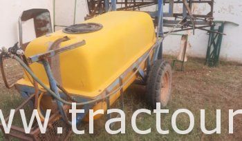 À vendre 2 Pulvérisateurs trainés capacité 1500 litres  et largeur 16 mètres complet