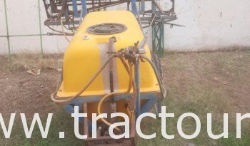 À vendre 2 Pulvérisateurs trainés capacité 1500 litres  et largeur 16 mètres complet