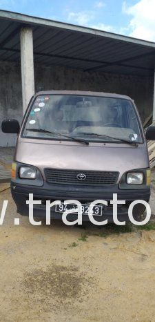 À vendre Utilitaire Toyota HiAce complet