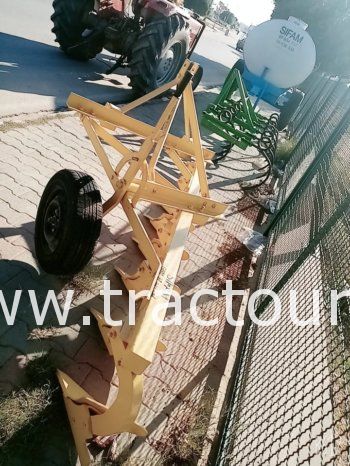 À vendre Déchaumeuse à 6 socs Sifam complet