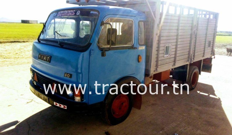 À vendre Camion plateau avec ridelles OM 40 complet