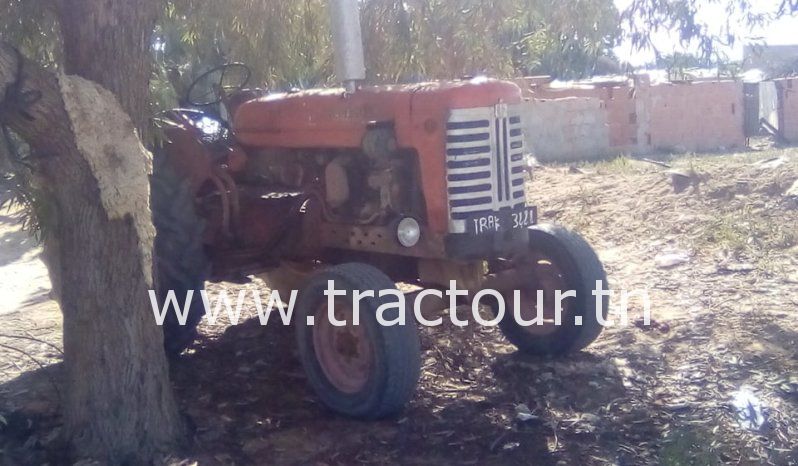 À vendre Tracteur MC Cormick International complet