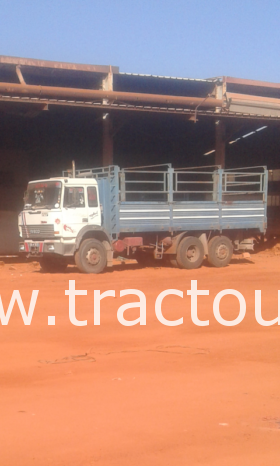 À vendre Camion plateau avec ridelles Iveco 190-26 complet