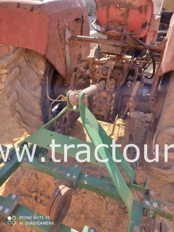 À vendre Tracteur Steyr 650 avec canadienne/fanyoura 11 dents complet