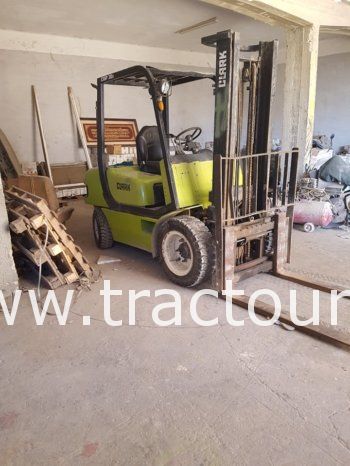 À vendre Chariot élévateur diesel Clark C30 Diesel 3 tonnes (2015) complet