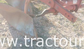À vendre Charrue à 3 socs complet