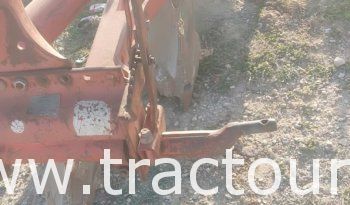 À vendre Charrue à 3 socs complet