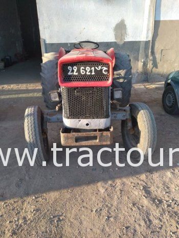 À vendre Tracteur Massey Ferguson 135 avec canadienne 9 dents complet