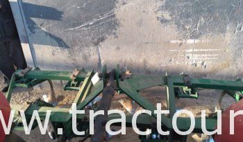 À vendre Tracteur Massey Ferguson 135 avec canadienne 9 dents complet