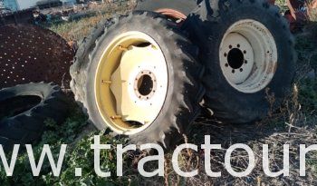 À vendre ferraille matériel agricole roue remorque agricole plateau complet