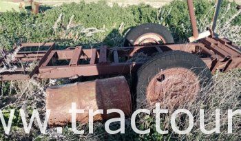 À vendre ferraille matériel agricole roue remorque agricole plateau complet