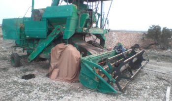 À vendre Moissonneuse batteuse Claas Dominator 75 avec moteur Deutz 6 cylindres complet