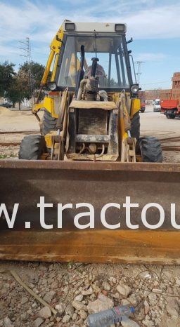 À vendre Tractopelle JCB sans carte grise complet