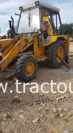 À vendre Tractopelle JCB sans carte grise complet