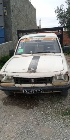 À vendre Camionnette 2 portes avec benne Peugeot 504 complet