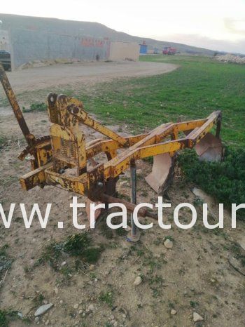 À vendre Charrue à 3 socs MIG-Huard complet