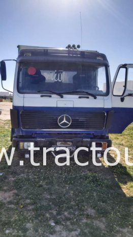 À vendre Camion plateau avec ridelles Mercedes 12-22 moteur V6, boite 8 rapports et cabine double avec couchette complet