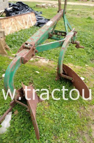 À vendre Charrue à 2 socs complet