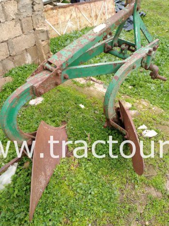 À vendre Charrue à 2 socs complet
