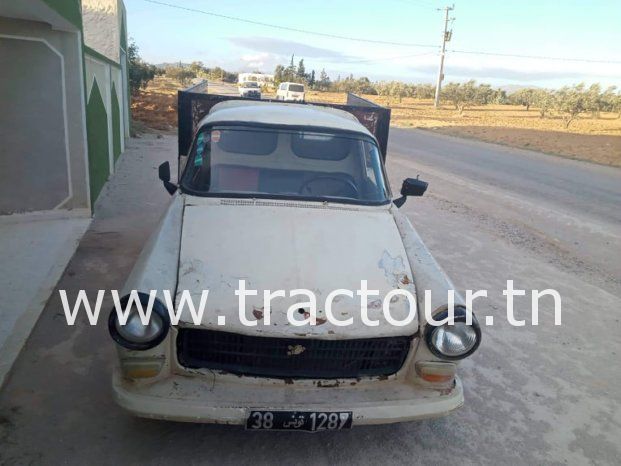 À vendre Camionnette 2 portes avec benne Peugeot 404 complet