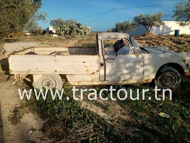 À vendre Camionnette 2 portes avec benne Peugeot 404 complet