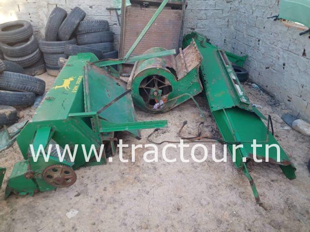 À vendre Moissonneuse batteuse John Deere 955 complet