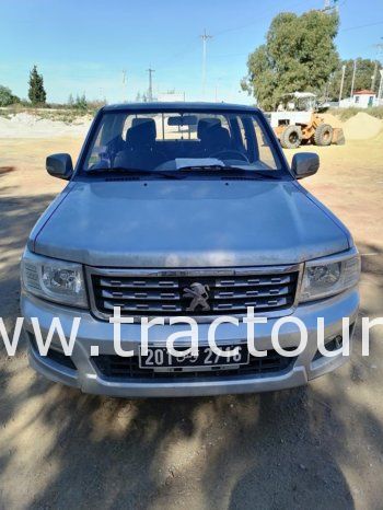 À vendre Camionnette 4 portes avec benne Peugeot Pickup 2.5L complet