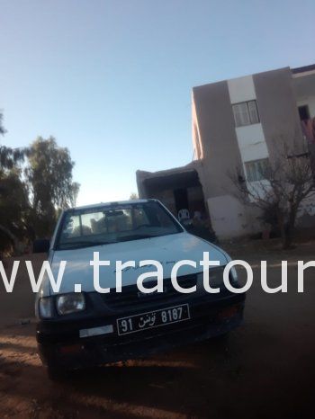 À vendre Camionnette 2 portes avec benne Isuzu Faster 2.5D complet