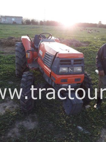 À vendre Tracteur Kubota avec matériels complet