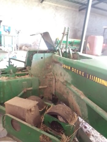 À vendre Presse à paille – Brissa John Deere 342 A complet