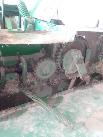 À vendre Presse à paille – Brissa John Deere 342 A complet