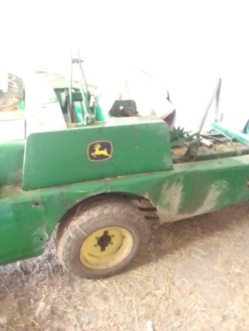 À vendre Presse à paille – Brissa John Deere 342 A complet